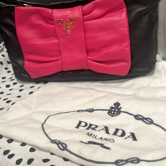 🎀Prada pink and black ribbon handbag! - Picture 3 of 10